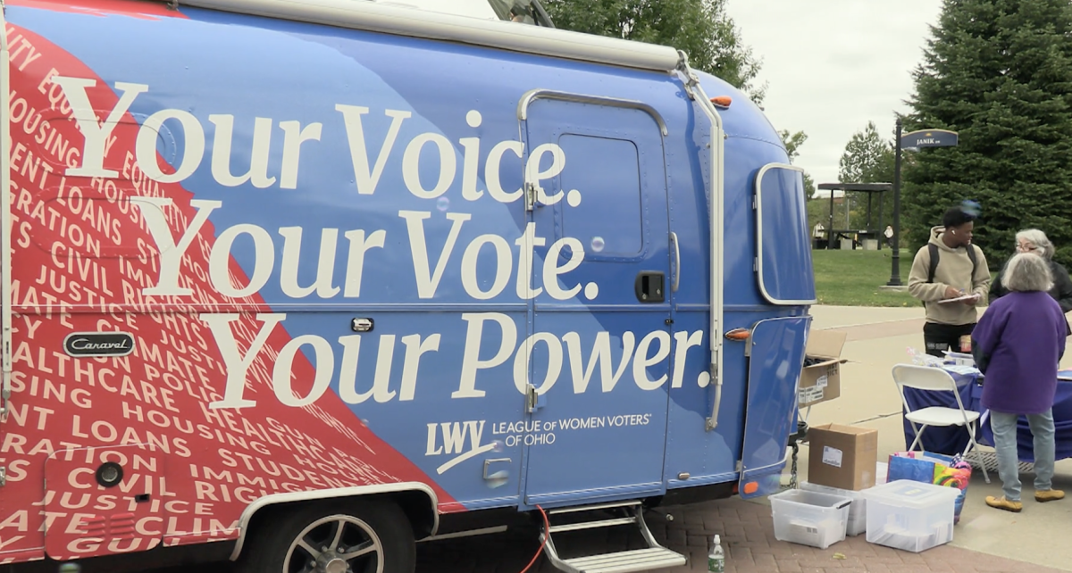 League of Women Voters of Kent helps Kent State students register to vote